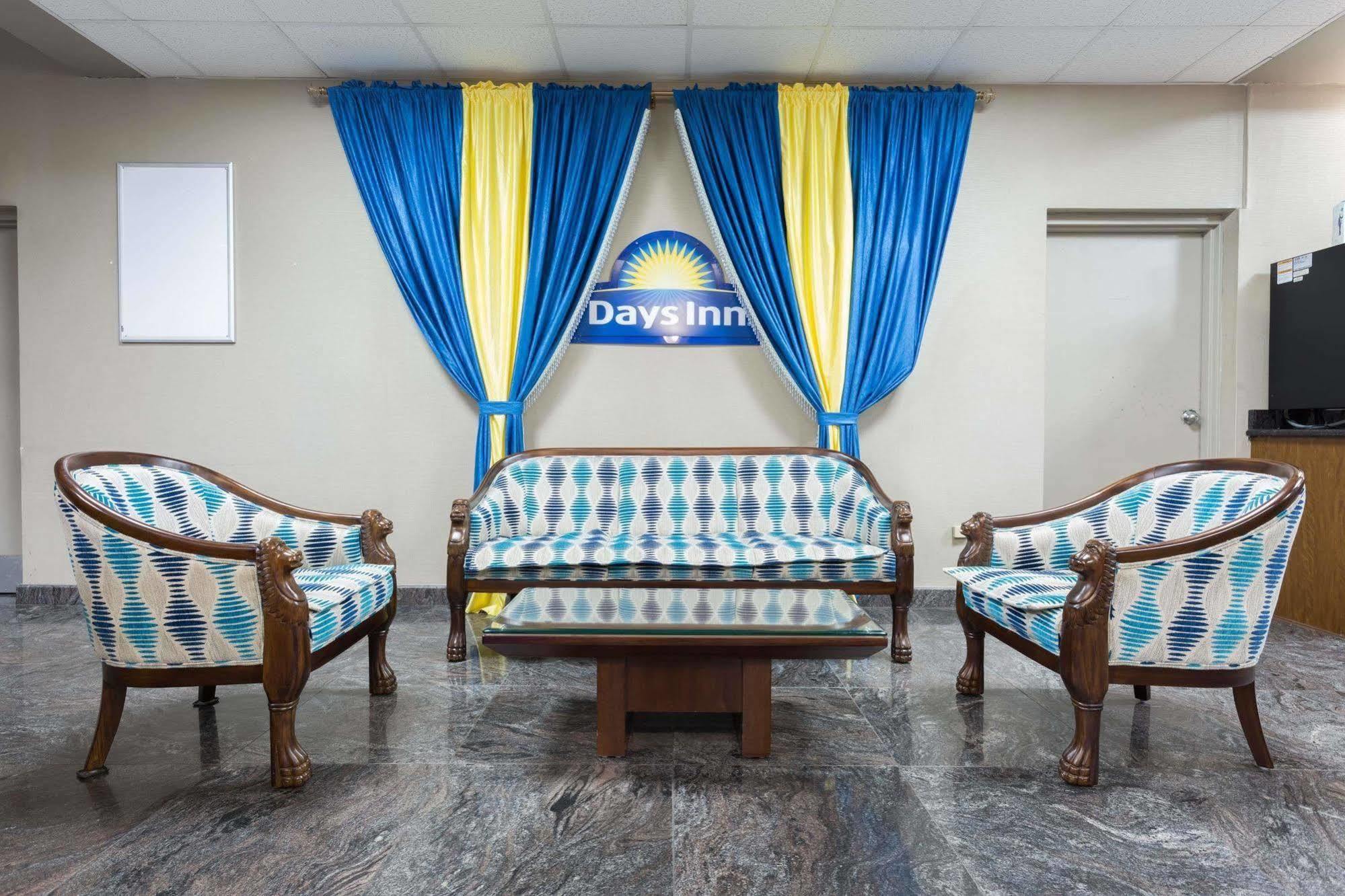 Days Inn By Wyndham Orangeburg Exteriör bild