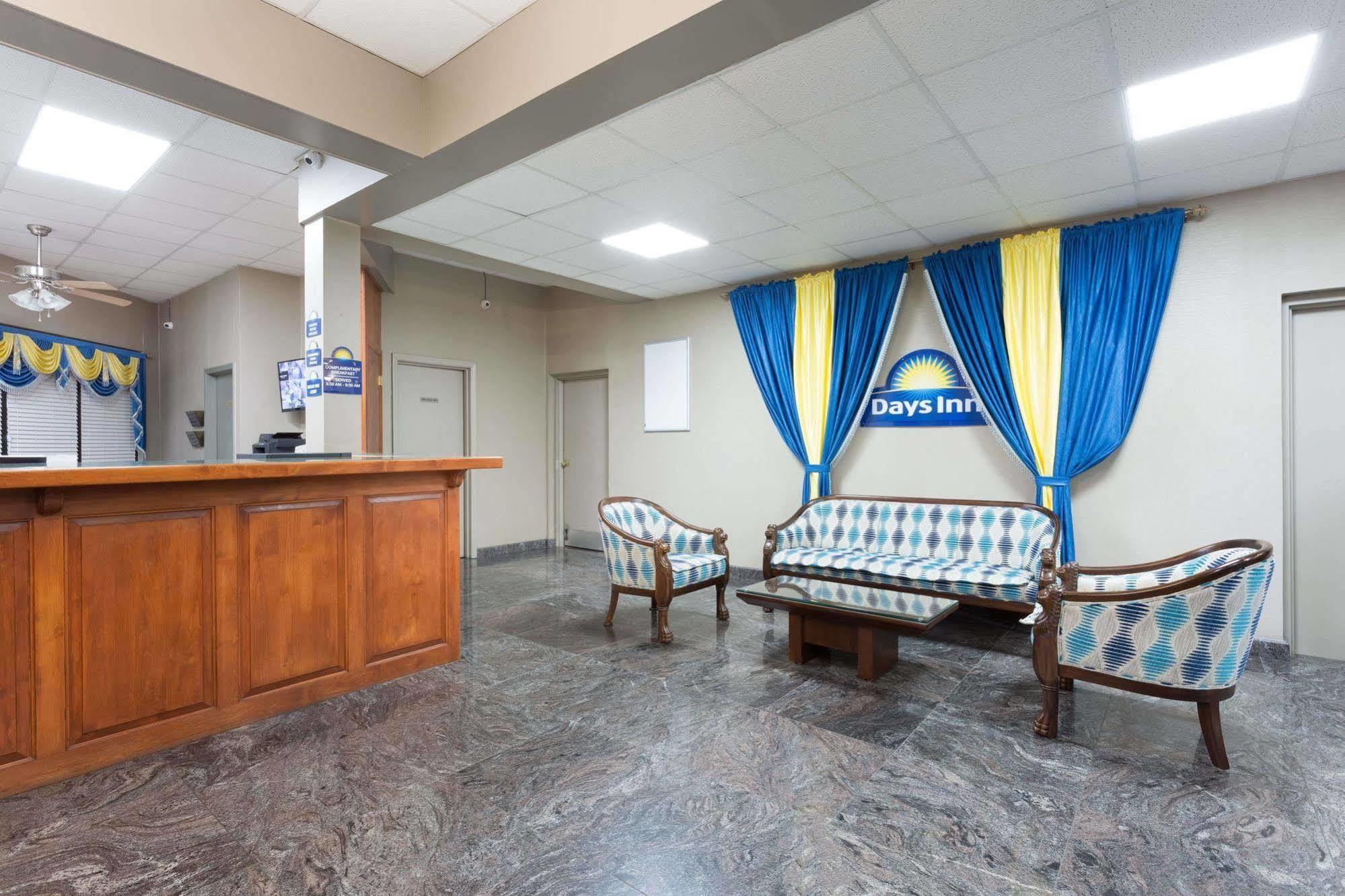 Days Inn By Wyndham Orangeburg Exteriör bild