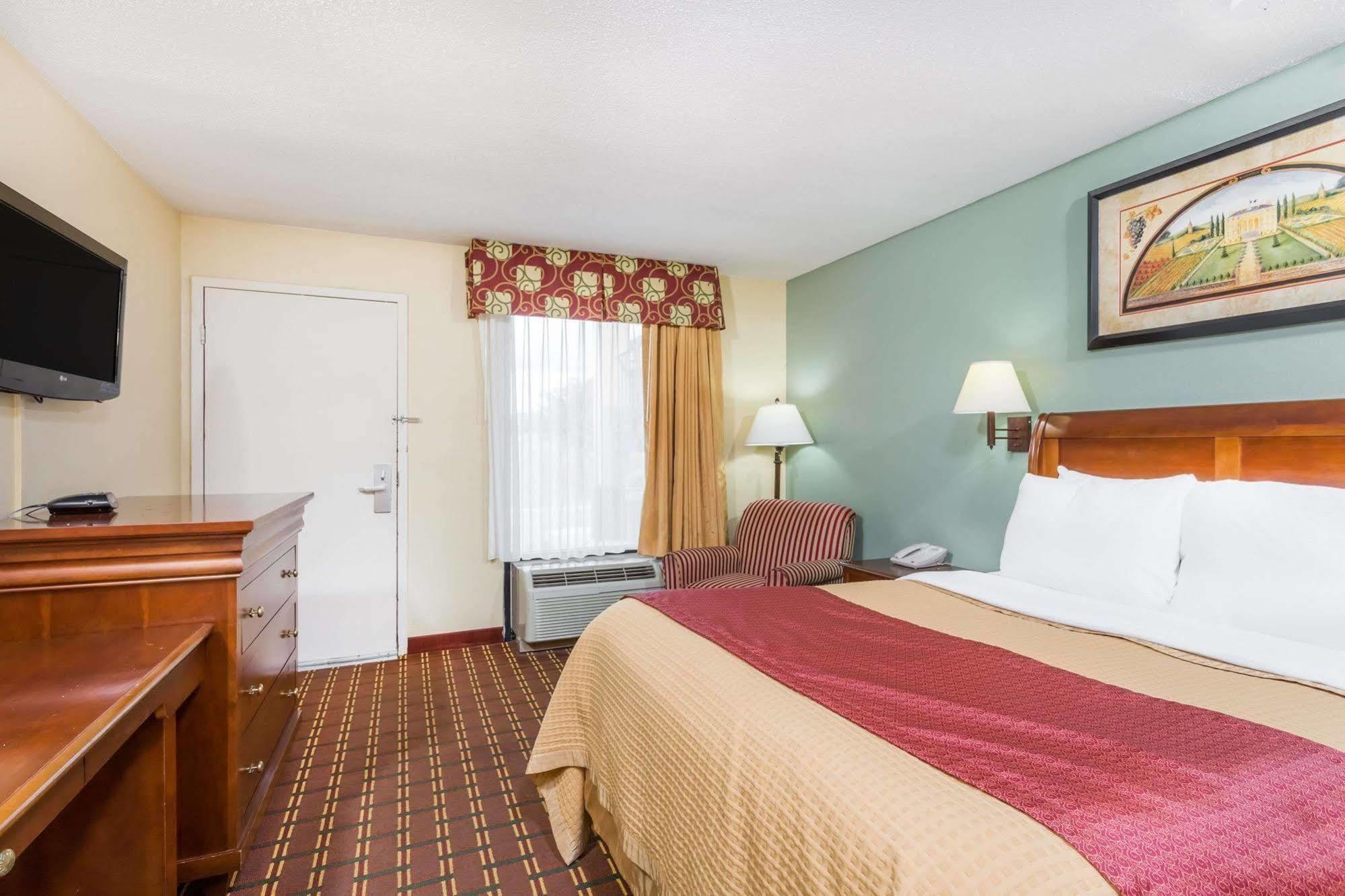 Days Inn By Wyndham Orangeburg Exteriör bild
