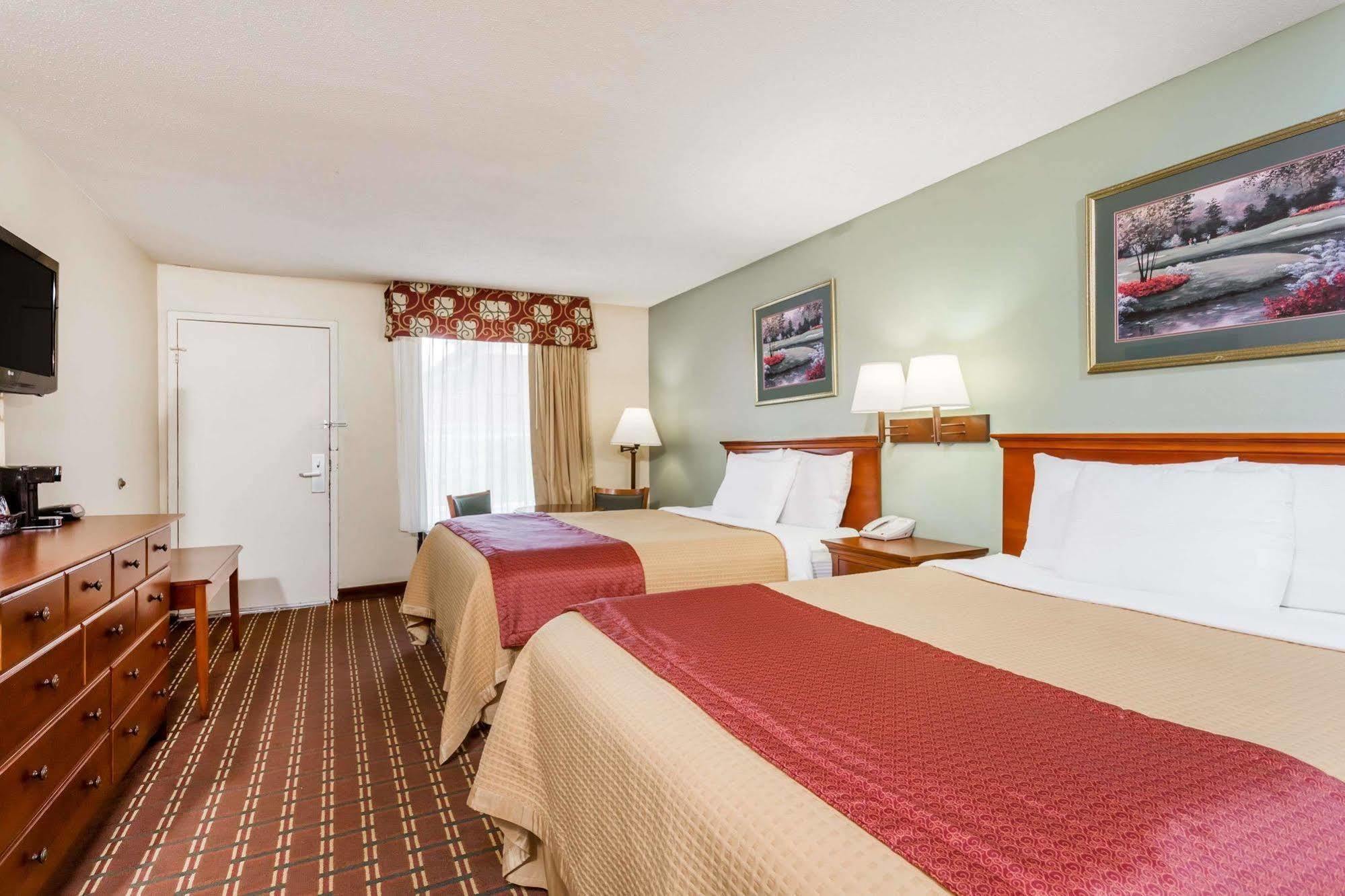 Days Inn By Wyndham Orangeburg Exteriör bild