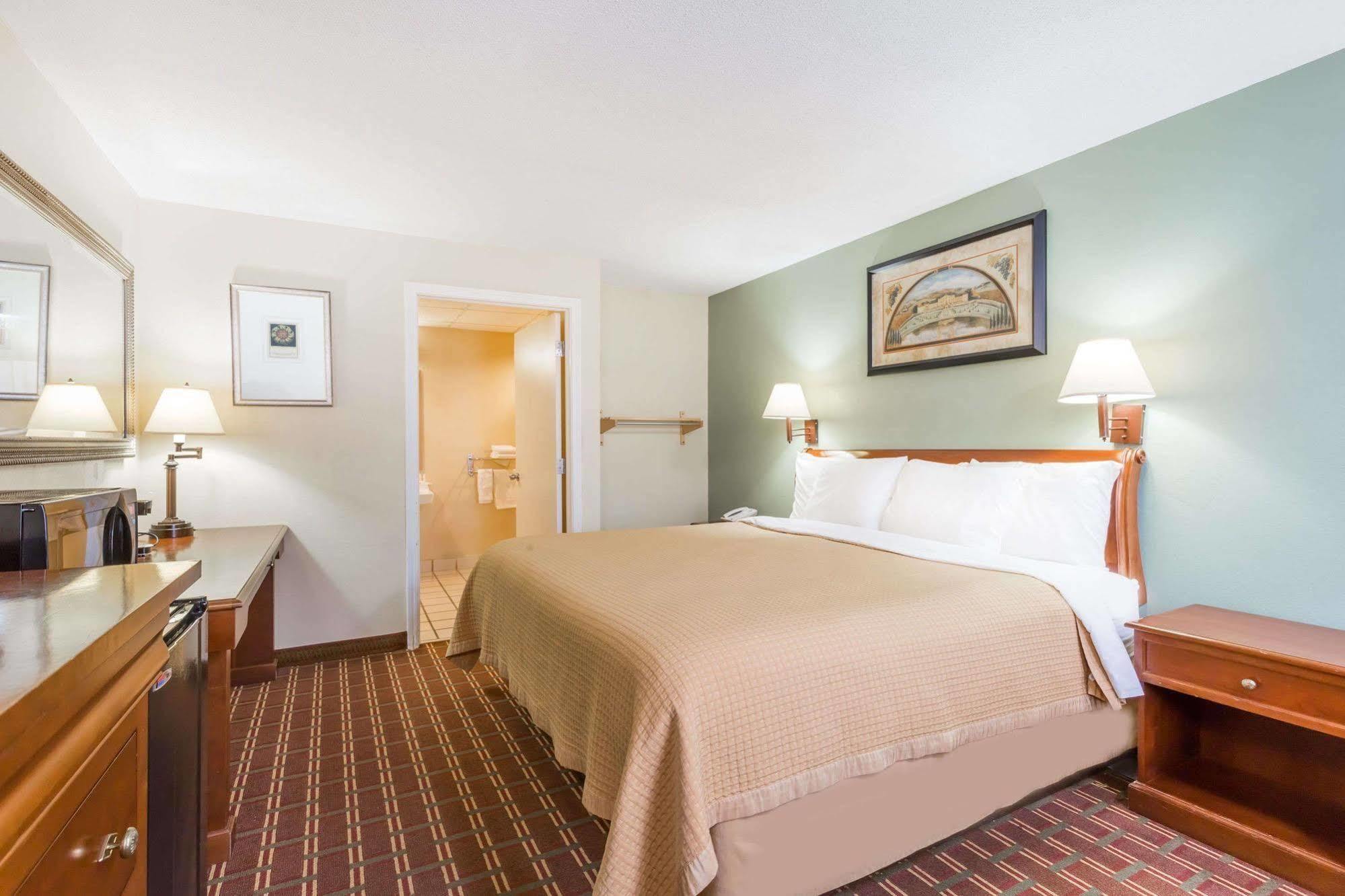 Days Inn By Wyndham Orangeburg Exteriör bild