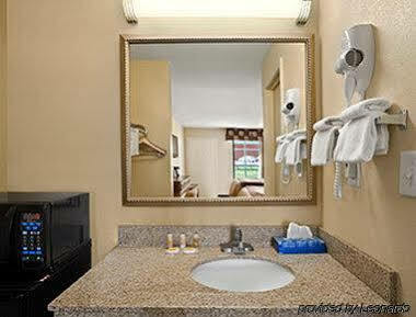 Days Inn By Wyndham Orangeburg Exteriör bild